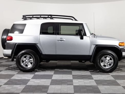 Used 2008 Toyota FJ Cruiser 4WD image 9