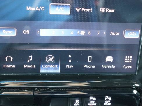 Used 2025 RAM 1500 Laramie AWD/4WD image 38