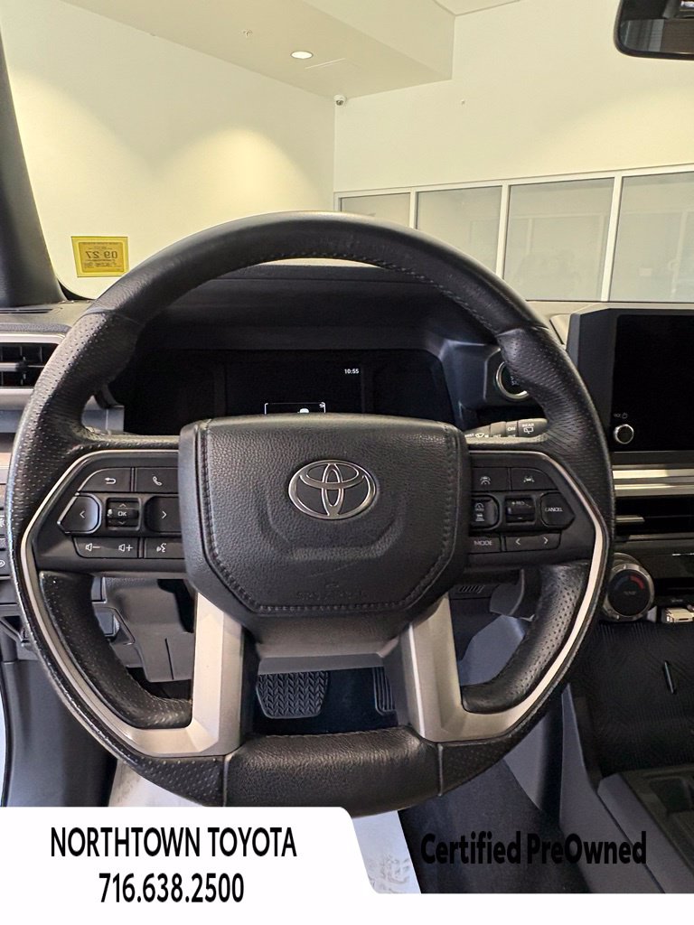 Used 2025 Toyota 4Runner SR5 AWD/4WD image 26