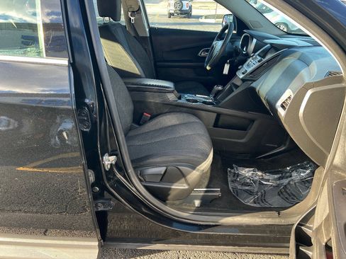 Used 2017 Chevrolet Equinox LS FWD image 24