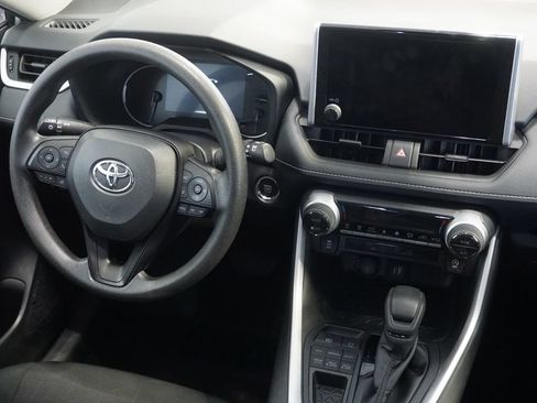 Used 2025 Toyota RAV4 XLE AWD/4WD image 25