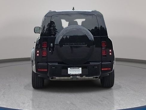 Certified 2025 Land Rover Defender 130 X-Dynamic SE AWD/4WD image 6