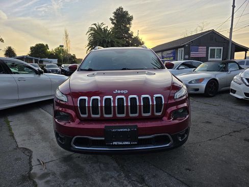 Used 2017 Jeep Cherokee Limited w/ Luxury Group image 4
