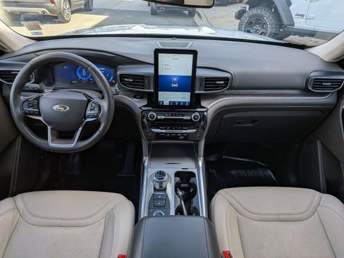 Certified 2023 Ford Explorer Platinum w/ Technology Package image 17