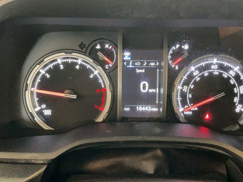 Certified 2022 Toyota 4Runner TRD Off-Road AWD/4WD image 10