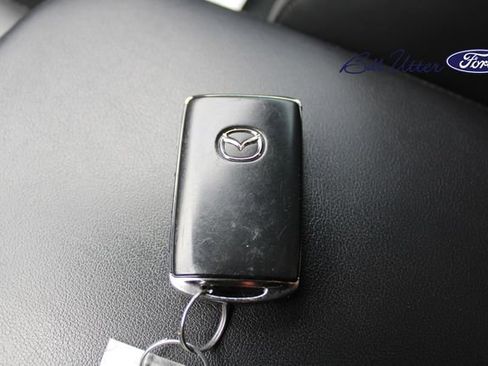 Used 2023 MAZDA MAZDA3 s image 33