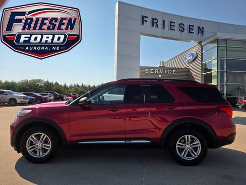 Used 2024 Ford Explorer XLT w/ Equipment Group 202A AWD/4WD image 4