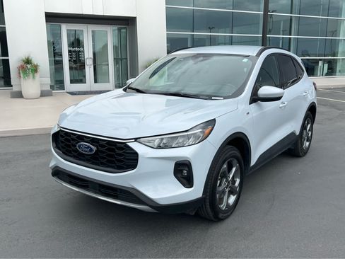 Used 2025 Ford Escape ST-Line Select AWD/4WD image 2