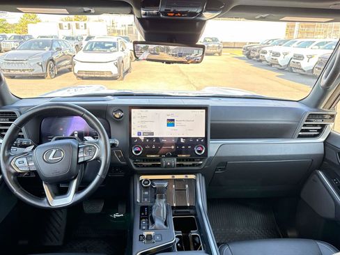Used 2025 Lexus GX 550 w/ Accessory Package (2T) AWD/4WD image 16