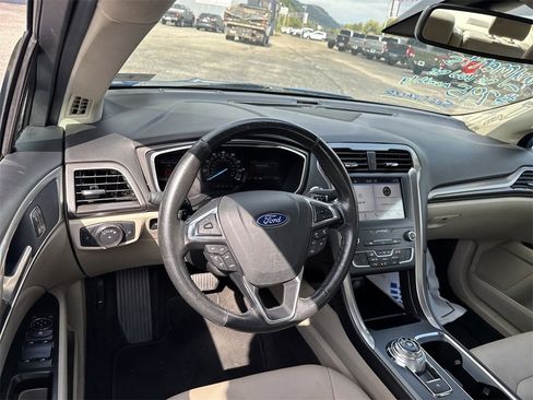 Used 2019 Ford Fusion SEL image 28