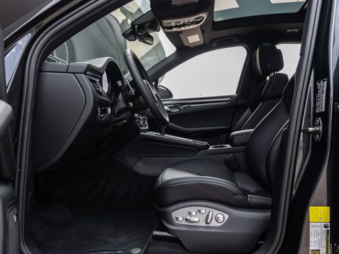 Certified 2026 Porsche Macan AWD/4WD image 25