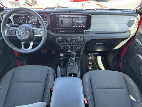 Used 2025 Jeep Wrangler Unlimited Sahara w/ Safety Group AWD/4WD image 34