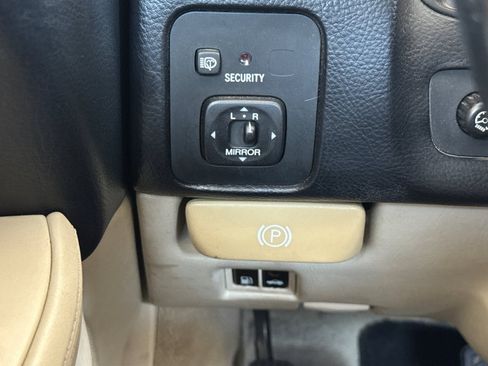 Used 2004 Lexus SC 430 Convertible RWD image 36