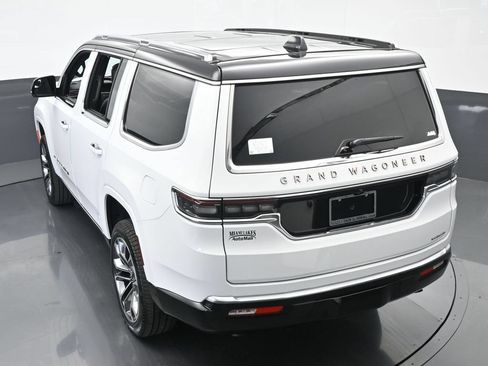 Used 2024 Jeep Grand Wagoneer Series III AWD/4WD image 44