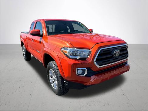 Used 2018 Toyota Tacoma SR5 AWD/4WD image 5