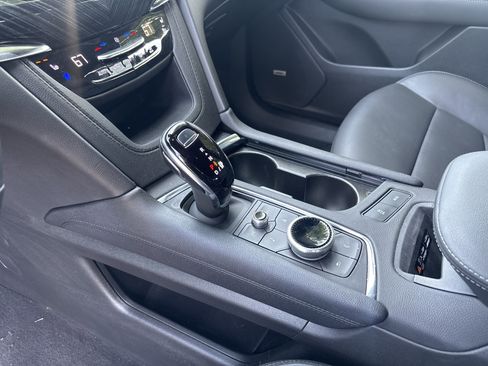 Used 2024 Cadillac XT6 Premium Luxury image 24