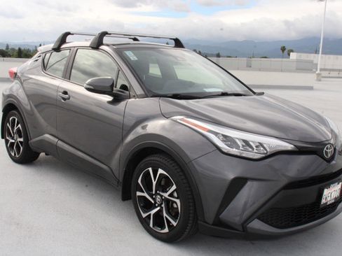 Used 2021 Toyota C-HR XLE image 2