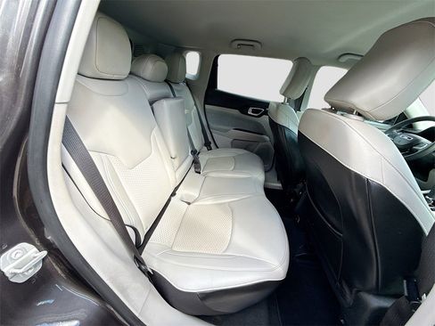 Used 2022 Jeep Compass Latitude image 28