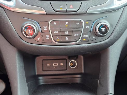 Used 2024 Chevrolet Equinox LT FWD image 17