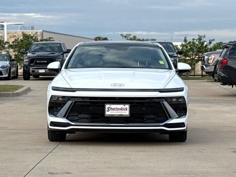 Used 2025 Hyundai Sonata Limited FWD image 2
