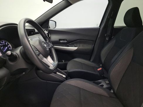 Used 2018 Nissan Kicks SV image 17
