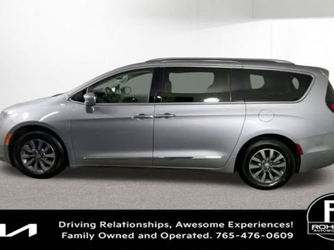 Used 2019 Chrysler Pacifica Touring-L Plus w/ Advanced Safetytec Group image 5