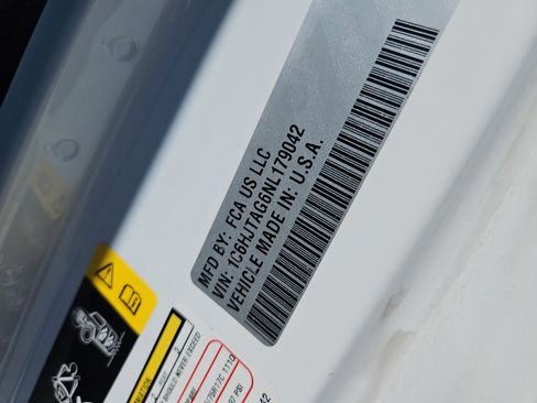 Used 2022 Jeep Gladiator Willys image 14