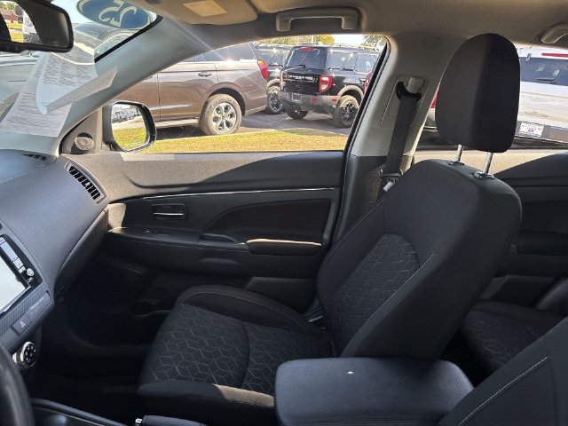 Used 2025 Mitsubishi Outlander Sport ES AWD/4WD image 13