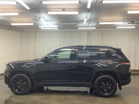 New 2026 Jeep Grand Cherokee Altitude AWD/4WD image 10