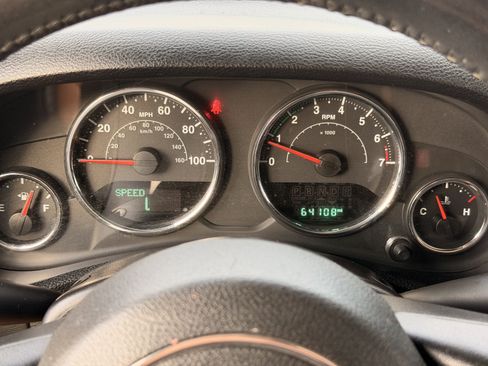 Used 2015 Jeep Wrangler Unlimited Sahara w/ Dual Top Group AWD/4WD image 20