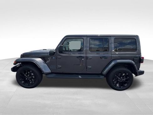 Used 2025 Jeep Wrangler Unlimited Sahara AWD/4WD image 3