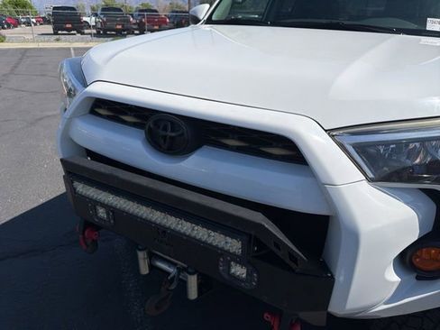 Used 2016 Toyota 4Runner SR5 AWD/4WD image 20