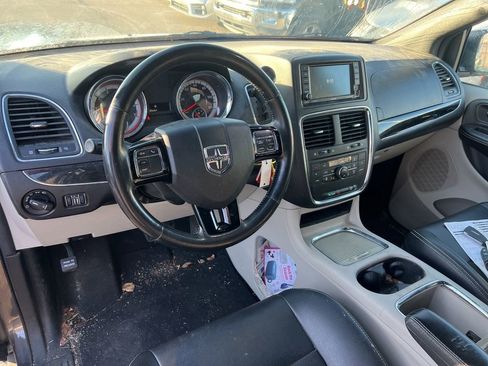 Used 2019 Dodge Grand Caravan SXT w/ Driver Convenience Group image 8