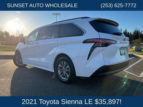 Used 2021 Toyota Sienna LE AWD/4WD image 32