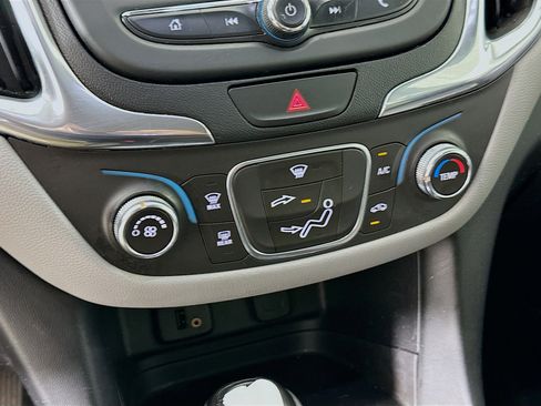 Used 2018 Chevrolet Equinox LS image 22