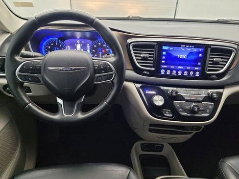 Used 2017 Chrysler Pacifica Touring-L Plus FWD image 22