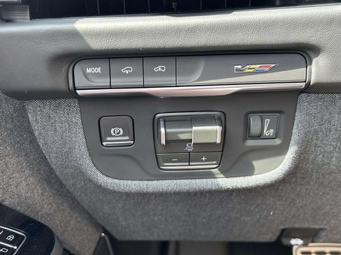 New 2026 Cadillac Escalade ESV V AWD/4WD image 23