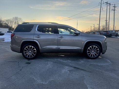 Used 2022 GMC Acadia Denali w/ Denali Ultimate Package image 8