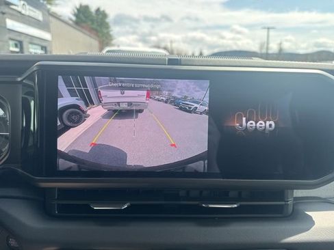 Certified 2025 Jeep Wrangler Unlimited Sahara AWD/4WD image 21