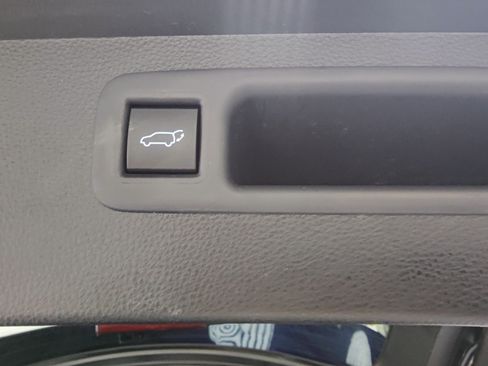 Used 2022 Toyota Highlander XLE image 16