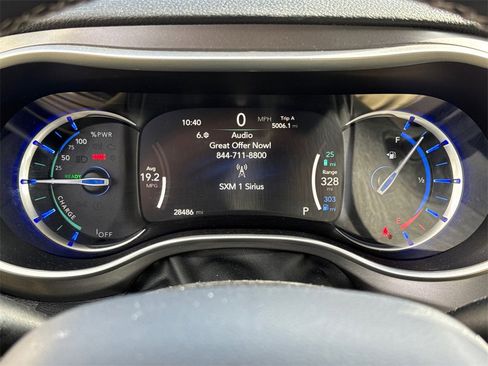 Used 2022 Chrysler Pacifica Touring-L image 25