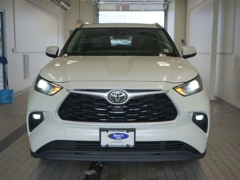 Used 2021 Toyota Highlander XLE AWD/4WD image 17
