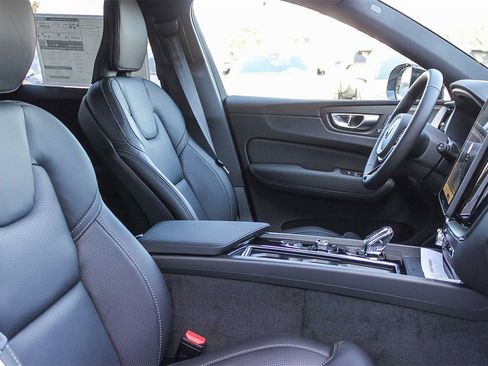 New 2026 Volvo XC60 B5 Ultra w/ Climate Package PRO image 19