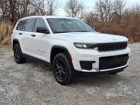 Used 2025 Jeep Grand Cherokee L Laredo w/ Luxury Tech Group I image 2