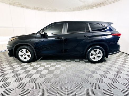 Used 2023 Toyota Highlander LE AWD/4WD image 6