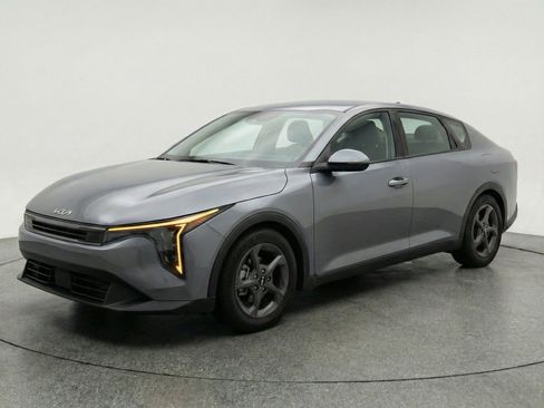 Used 2025 Kia K4 FWD image 3