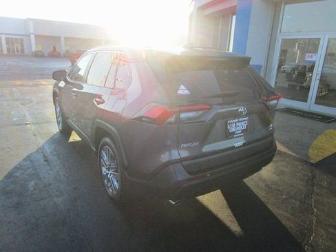 Used 2023 Toyota RAV4 XLE Premium image 3