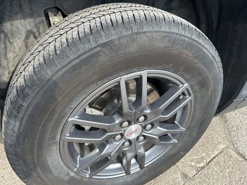 Used 2025 GMC Acadia Elevation image 12