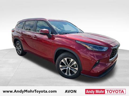 Used 2023 Toyota Highlander XLE FWD image 1
