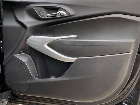 Used 2025 Chevrolet Trax RS w/ Driver Confidence Package image 22